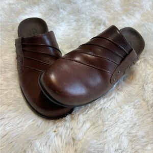 Clark’s slip on clogs women’s size 7 1/2‎